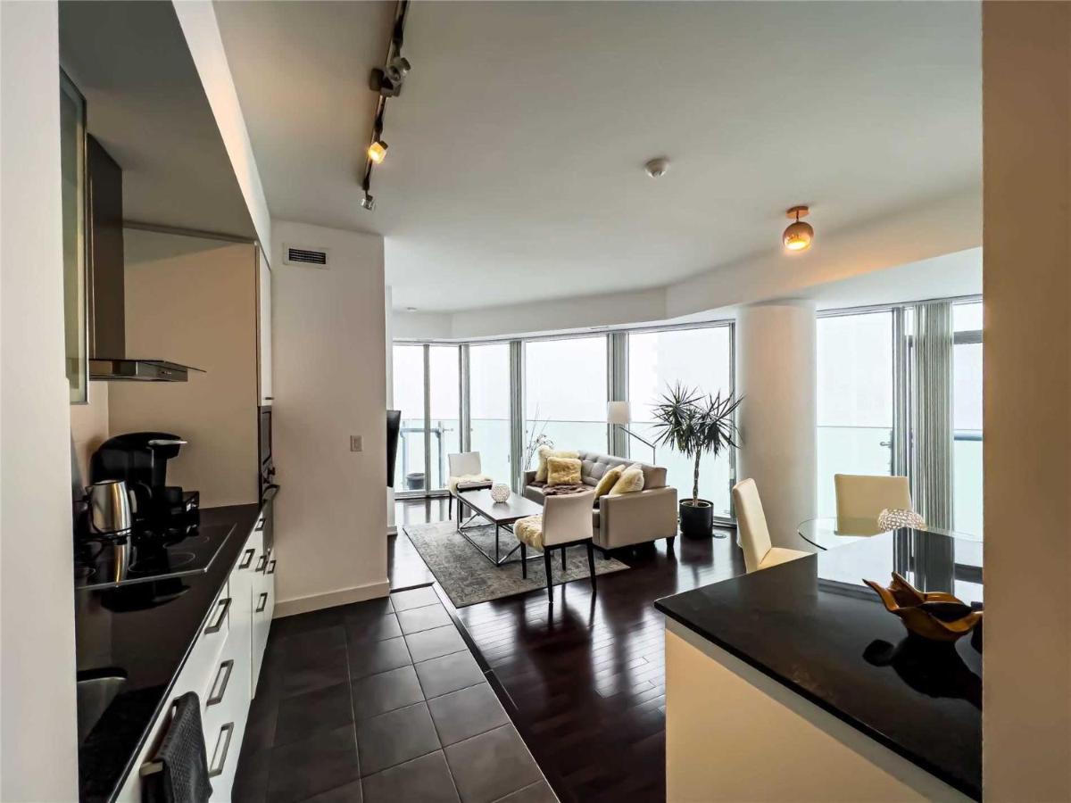 Luxury Condo In The Heart Of Toronto - Next To Scotiabank Arena Екстер'єр фото